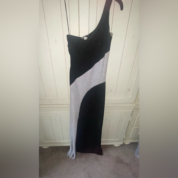 NWT Sparkling One‎ Shoulder Gown - Picture 3 of 9